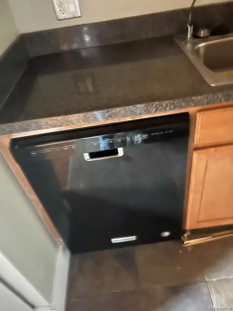 6533 E Jefferson Avenue #330E, Detroit, MI 48207 - #3