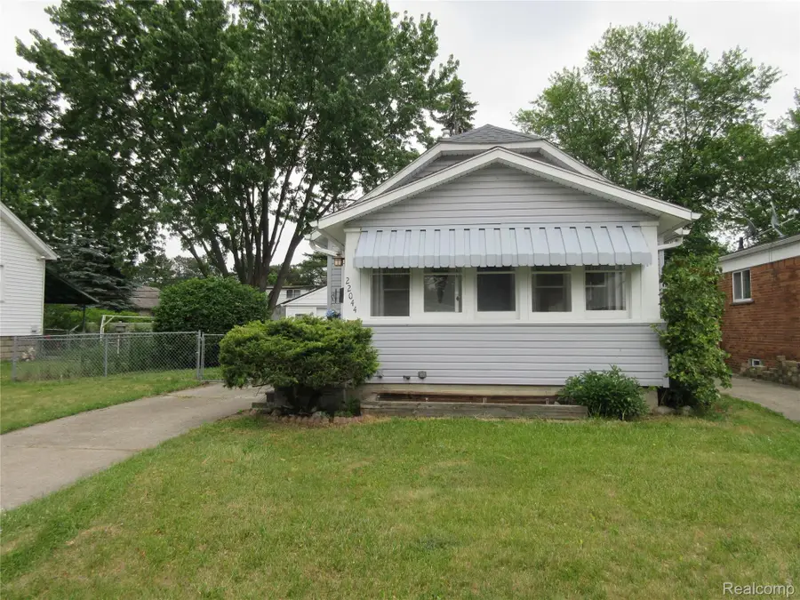 22044 Elmwood Avenue, Eastpointe, MI 48021 - #2