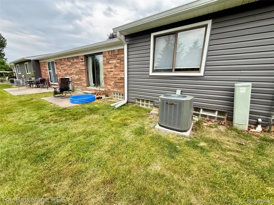 37830 Erna Drive, Sterling Heights, MI 48312 - #2