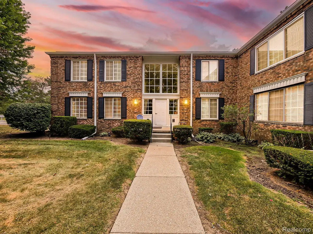 635 E Fox Hills Drive, Bloomfield, MI 48304 - #1