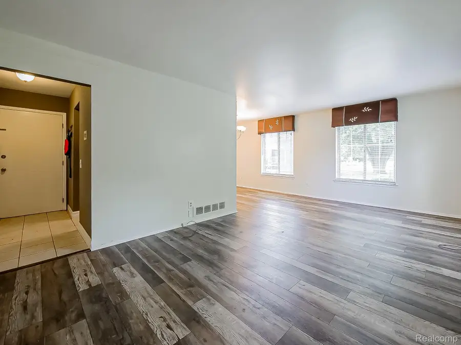 635 E Fox Hills Drive, Bloomfield, MI 48304 - #3