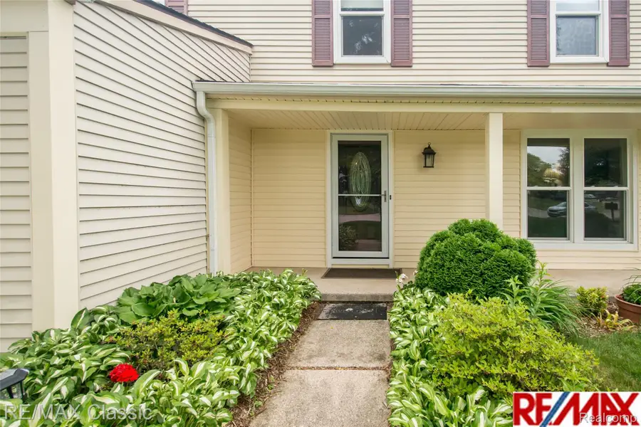 34682 Bunker Hill Drive, Farmington, MI 48331 - #2