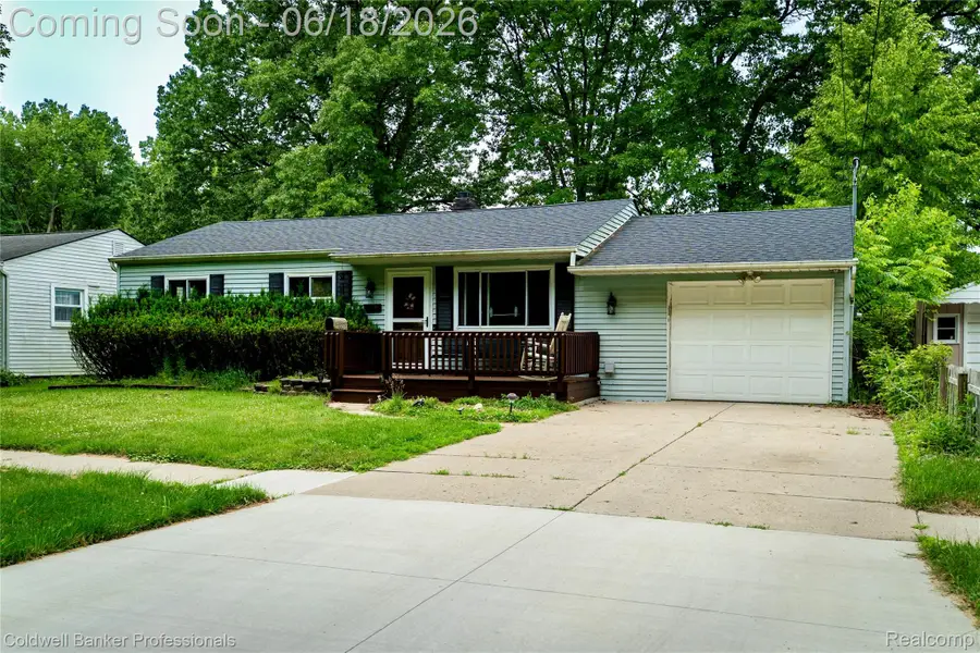 1017 N East Street, Fenton, MI 48430 - #2