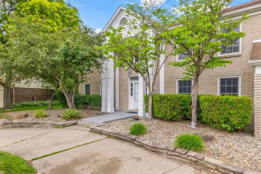 34134 Old Timber Court, Farmington Hills, MI 48331 - #2