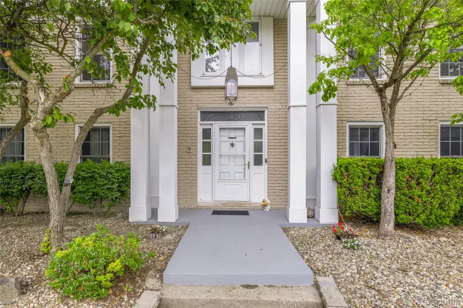 34134 Old Timber Court, Farmington Hills, MI 48331 - #3