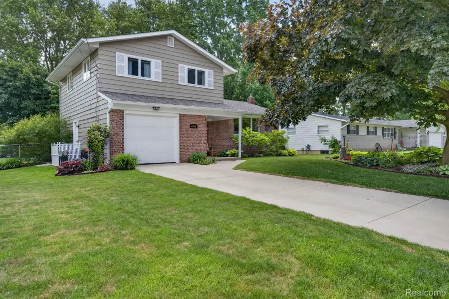 4369 Dixon Drive, Flint, MI 48473 - #2