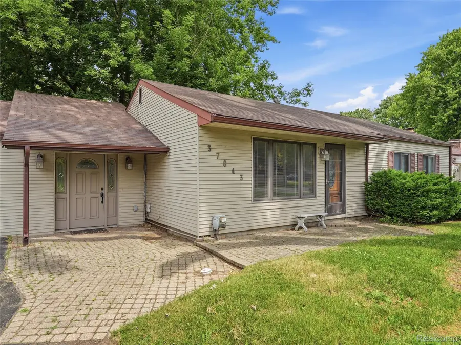 37843 Emery Street, Clinton Township, MI 48036 - #3