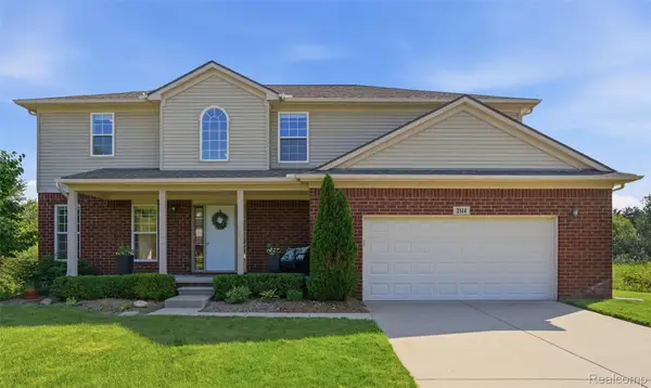 2114 Pinebrook Meadow Court, Howell, MI 48843