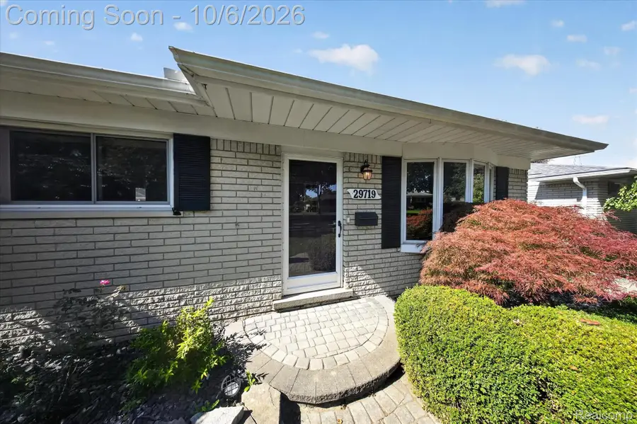 29719 Flanders Avenue, Warren, MI 48088 - #2