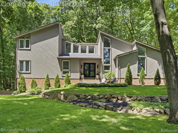 7450 Deerhill Drive, Clarkston, MI 48346