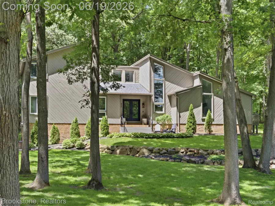 7450 Deerhill Drive, Clarkston, MI 48346 - #3