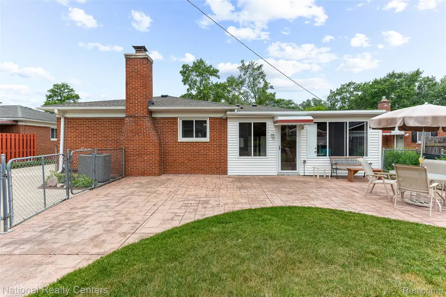 23054 Cora Avenue, Farmington Hills, MI 48336 - #2