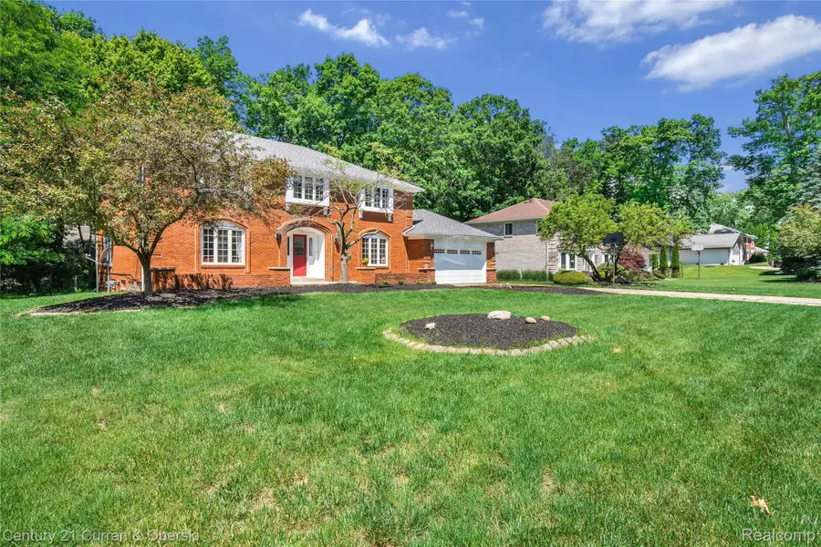 5994 Glen Eagles Drive, West Bloomfield, MI 48323 - #2