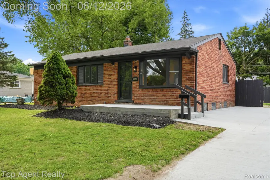 23040 Shiell Street, Clinton Township, MI 48035 - #2