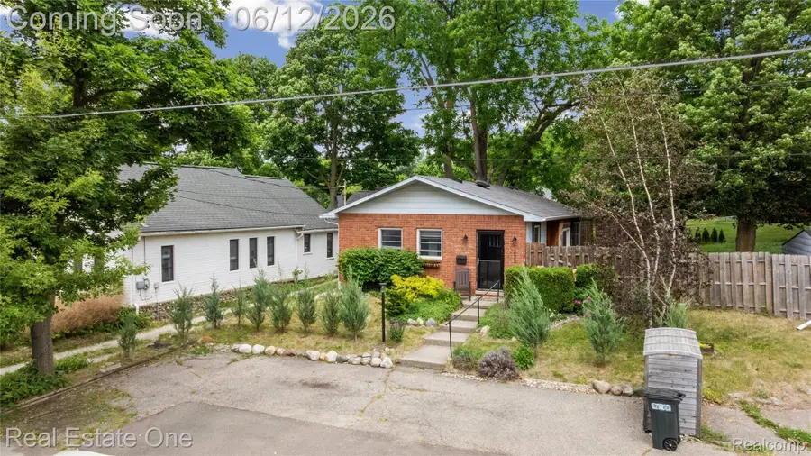 225 1st Street, Fenton, MI 48430 - #2