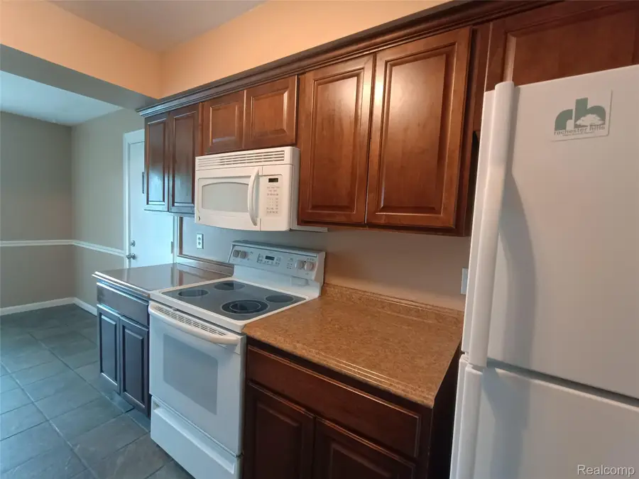 112 Stratford Lane, Rochester Hills, MI 48309 - #3
