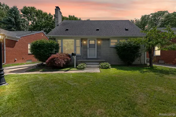 20700 Damman Street, HarperWoods, MI 48225