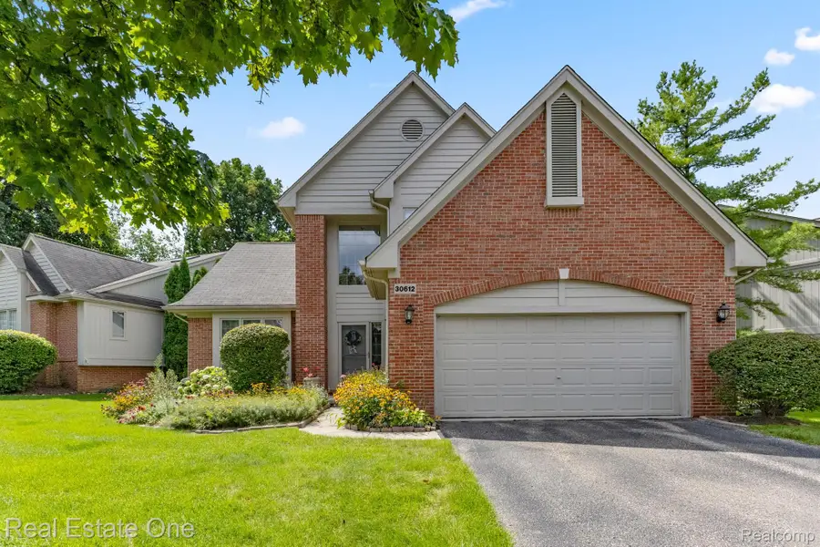 30612 Sequoia Circle, Farmington Hills, MI 48331 - #2