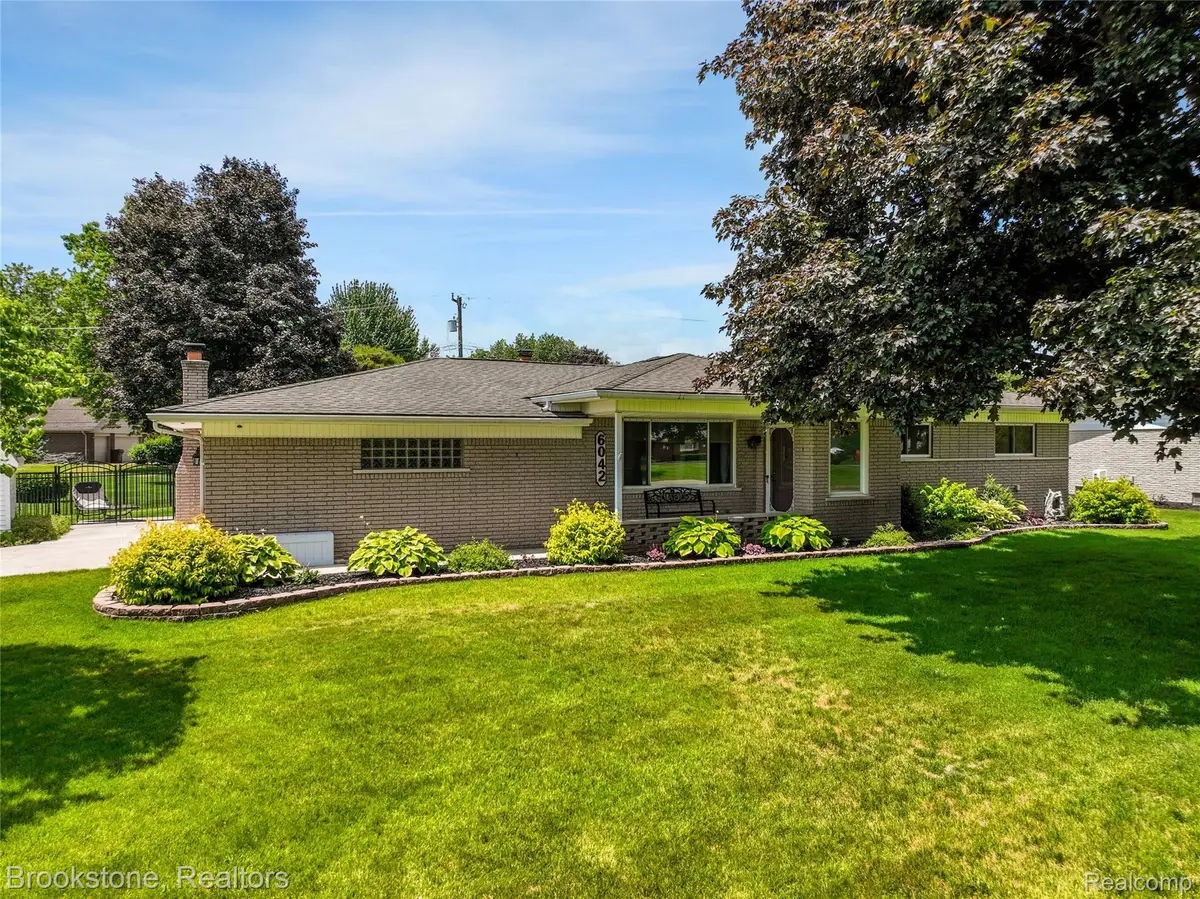 6042 Ravenswood Drive, Utica, MI 48316 - #1