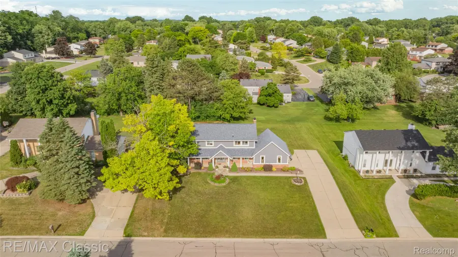 5651 Warrenshire Drive, West Bloomfield, MI 48322 - #2