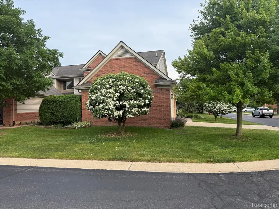 3721 Knightbridge Circle #44, Sterling Heights, MI 48314 - #2