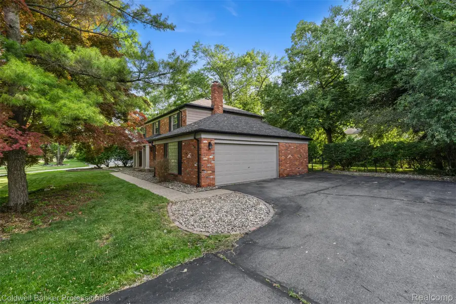 5890 Pinecroft Drive, West Bloomfield, MI 48322 - #3