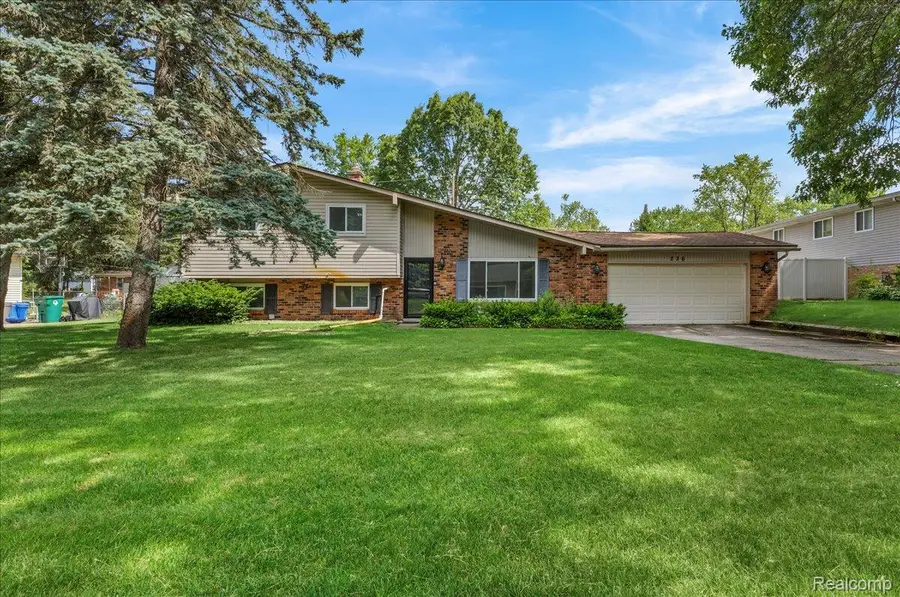 226 Ruppert Street, Commerce Township, MI 48382 - #2