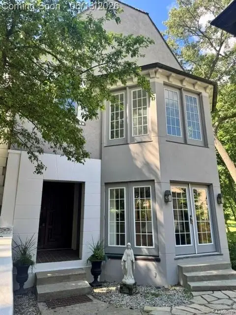 5409 Bristol Parke Drive, Clarkston, MI 48348