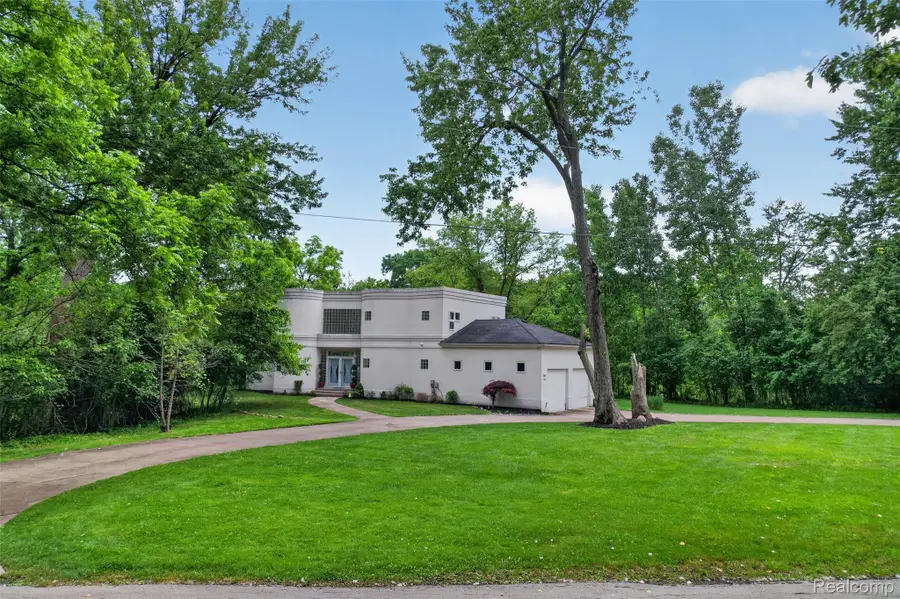 4845 Bryn Mawr Drive, Bloomfield, MI 48301 - #2