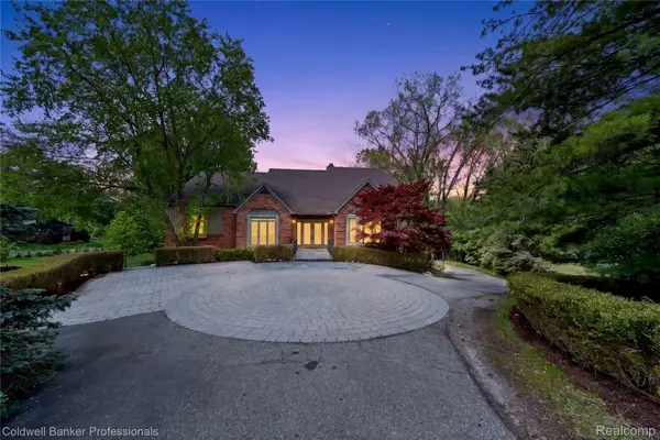 2076 Shore Hill Court, WestBloomfield, MI 48323