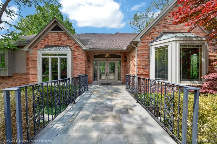 2076 Shore Hill Court, West Bloomfield, MI 48323 - #2
