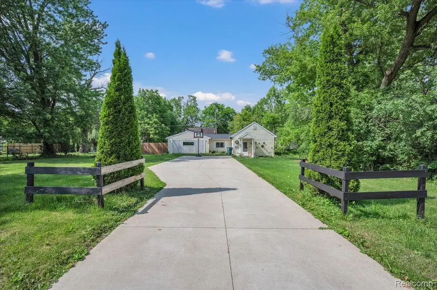 394 S Elm Street, Lapeer, MI 48446 - #2