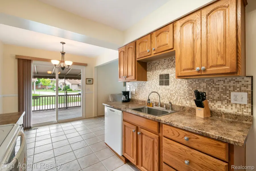 31849 Breezeway, Chesterfield, MI 48047 - #2