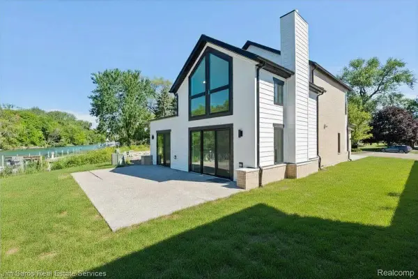 257 Keelson Drive, Detroit, MI 48215