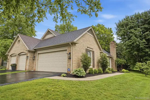 4782 Pine Eagles Drive #12, Brighton, MI 48116