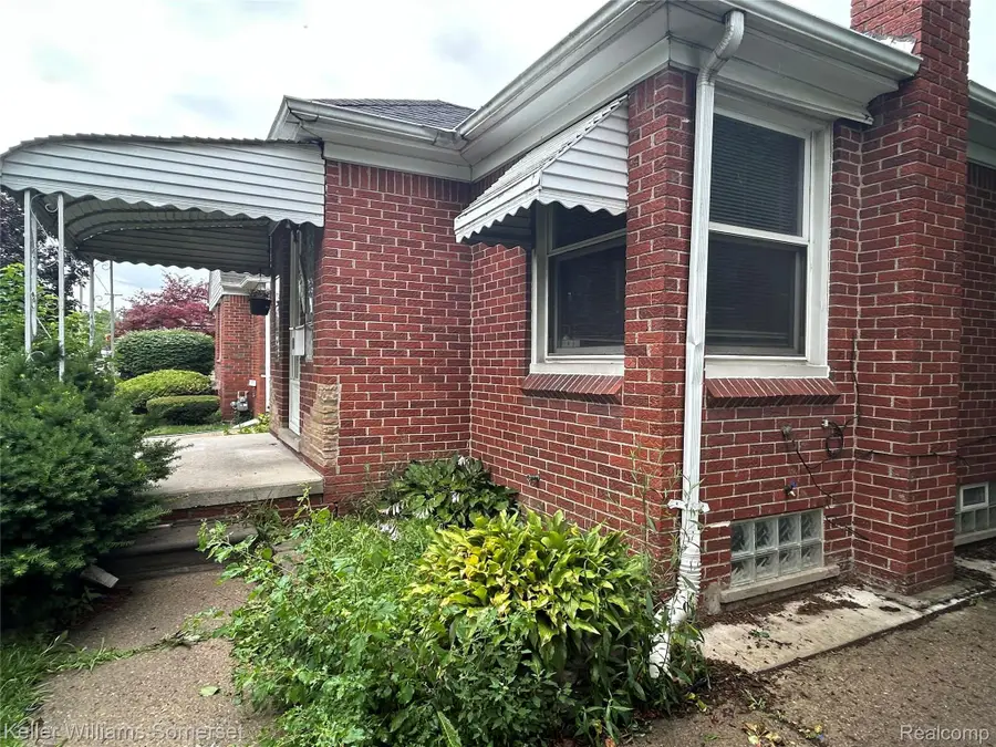 18573 Elkhart Street, Harper Woods, MI 48225 - #2