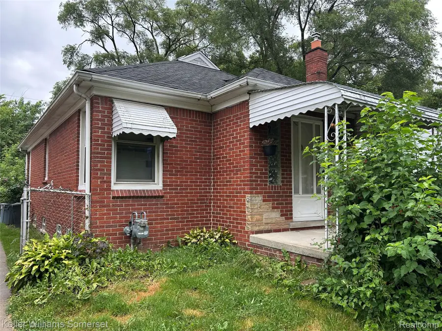 18573 Elkhart Street, Harper Woods, MI 48225 - #3