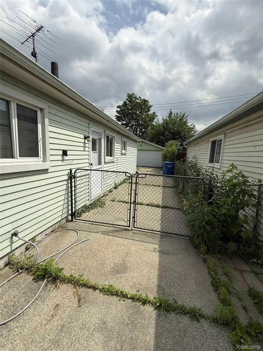 8412 Stephens Road, Warren, MI 48089 - #3