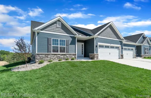 859 Oakwood Circle #21, Fenton, MI 48430