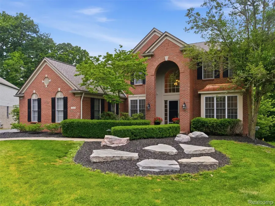 5454 Creekmonte Drive, Rochester, MI 48306 - #2