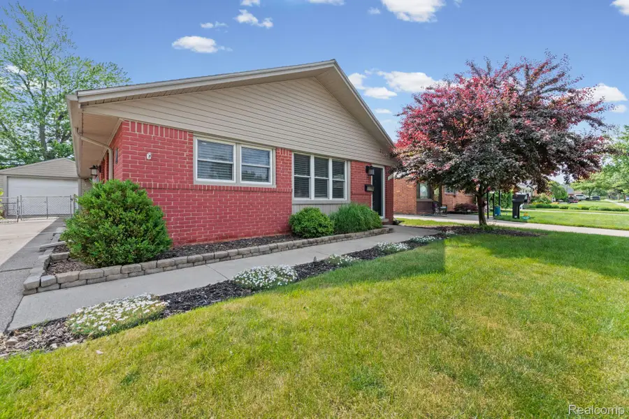 18525 Hinton Street, Riverview, MI 48193 - #2