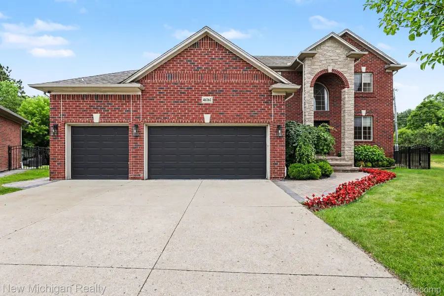 46161 S Manitou Court, Utica, MI 48317 - #2