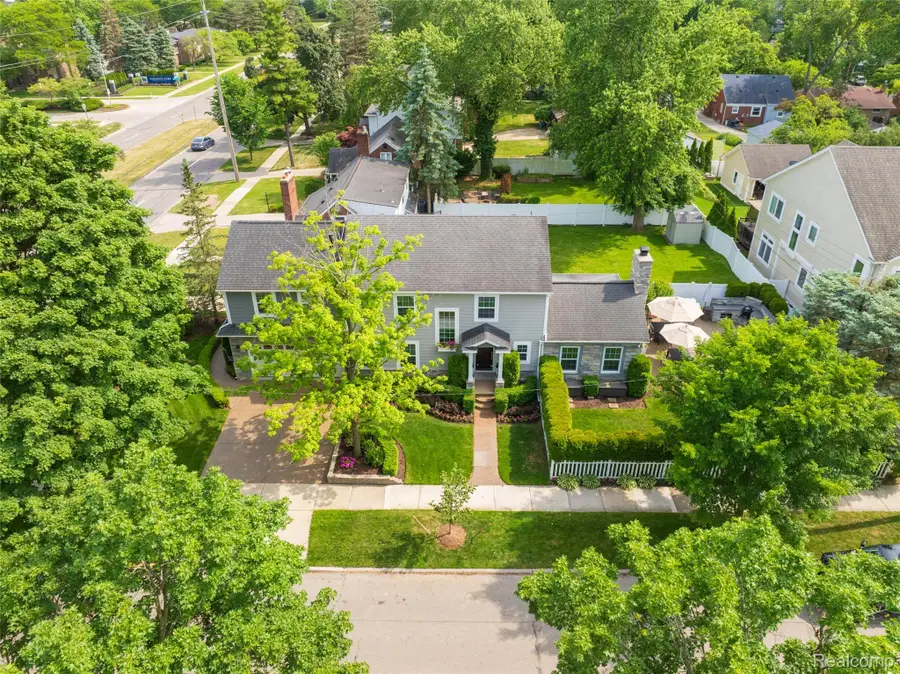 2872 Manchester Road, Birmingham, MI 48009 - #2