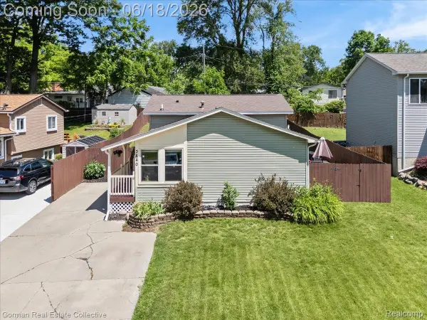 3840 Cass Elizabeth Road, Waterford, MI 48328