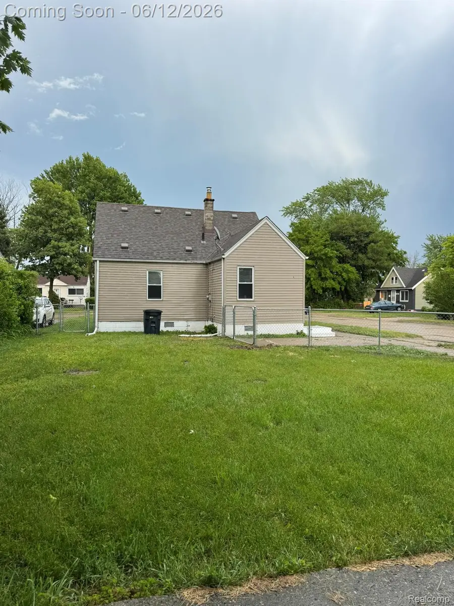 22447 Oaklane Street, Warren, MI 48089 - #3
