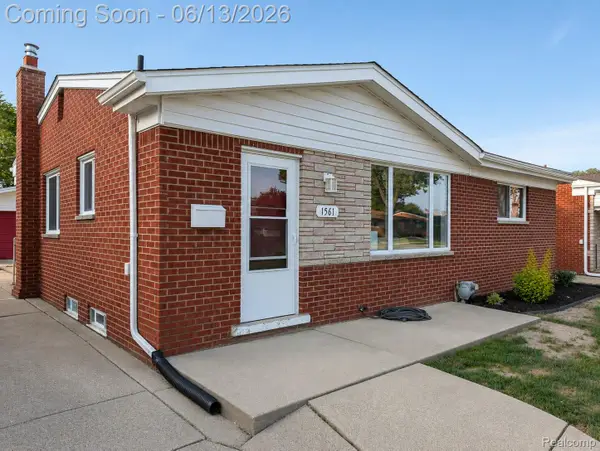 1561 Nottingham Drive, MadisonHeights, MI 48071