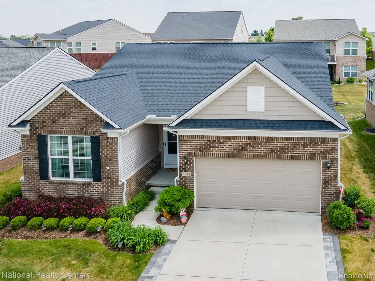 1233 Lark, Orion, MI 48360 - #1