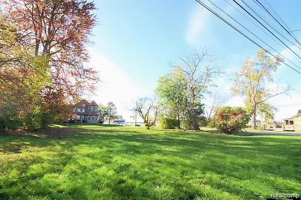 29223 Adams Drive, Gibraltar, MI 48173