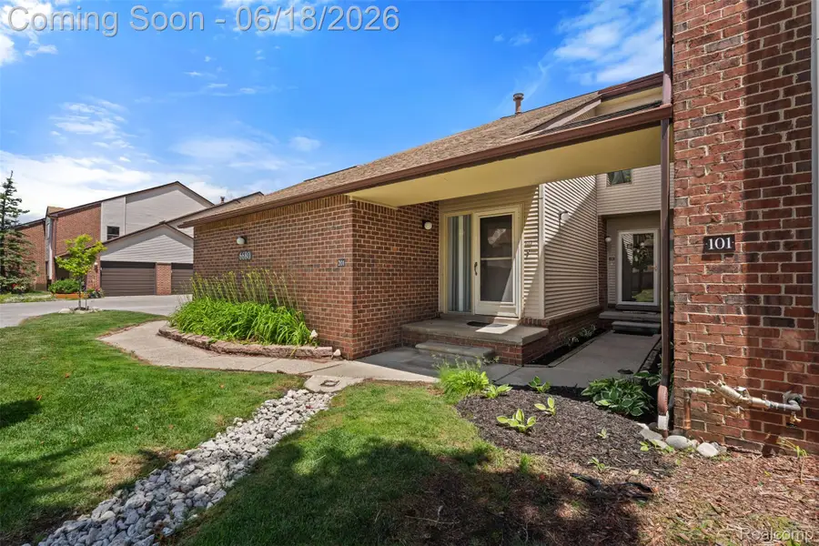 6680 Ridgefield Circle #201, West Bloomfield, MI 48322 - #2