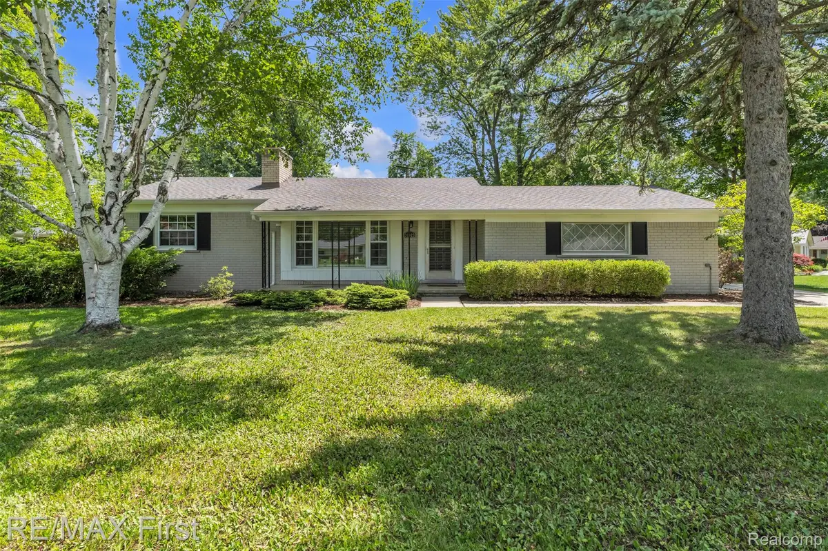 31923 Bella Vista Drive, Farmington, MI 48334 - #1